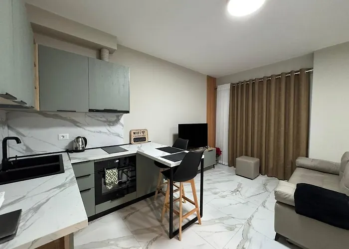 Dennys Apartment At Gardenia Myslym Shyri